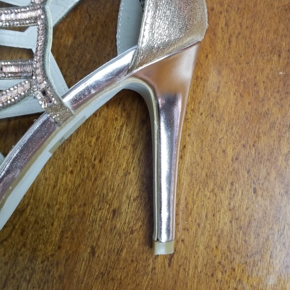 Heels - Picture 4 of 6